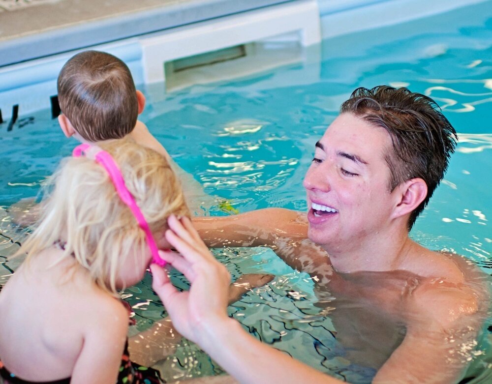 DOINCLPHINZ SWIM SCHOOL