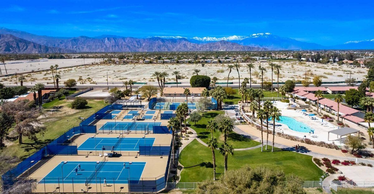 Indian Palms Lifestyle Center