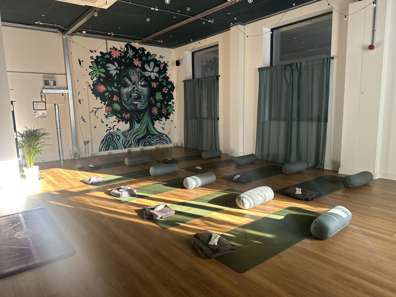 Social Yoga